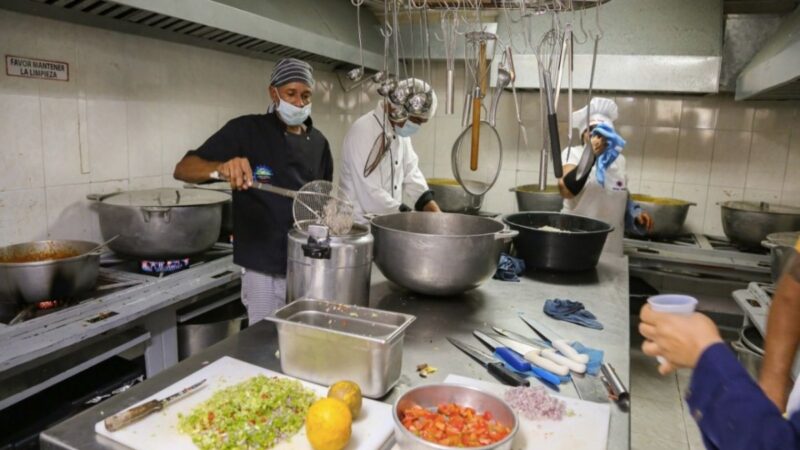 Pimentel Exige Mayor Supervisión en Contrataciones del INABIE ante Irregularidades