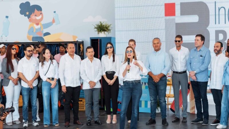 Éxito Rotundo: ‘Plásticos por Útiles Escolares’ Recolecta 16.5 Millones de Botellas