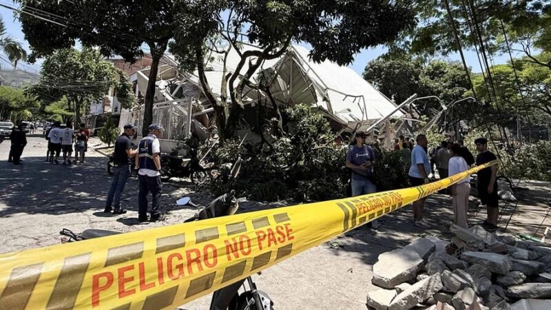 Madre Desesperada Busca a su Hijo Tras Devastador Terremoto en Colombia