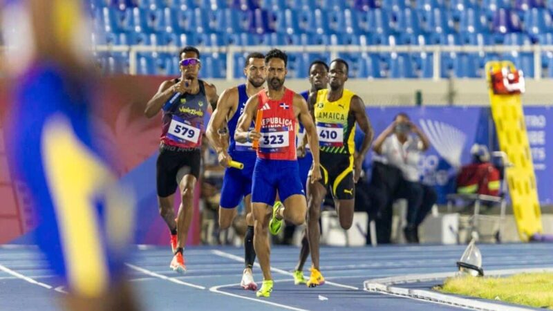 Luguelin Santos Brilla con Plata en su Regreso a las Pistas