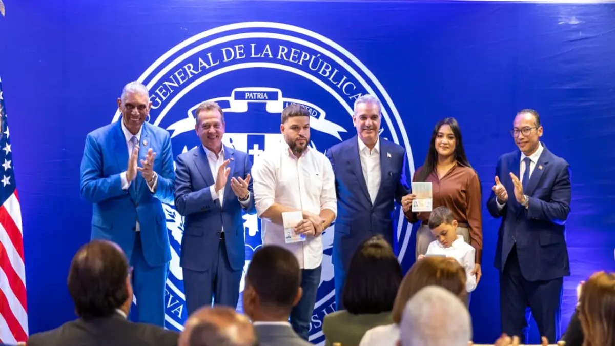 Pasaporte Electrónico Dominicano Desembarca en Nueva York con Beneficios de Repatriación