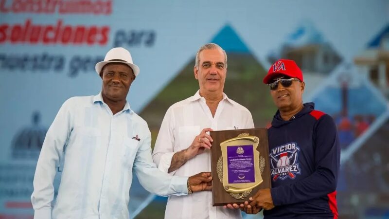 Presidente Abinader Inaugura Moderno Campo de Béisbol en Pizarrete