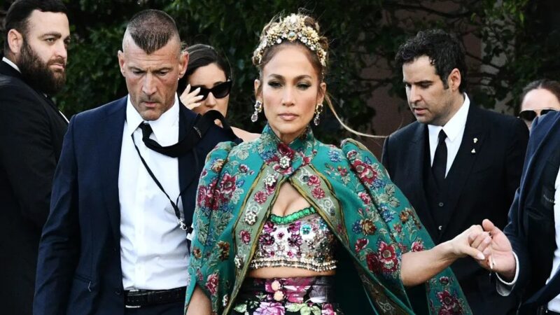 Jennifer Lopez Brilla en el Desfile de Dolce & Gabbana en Milán