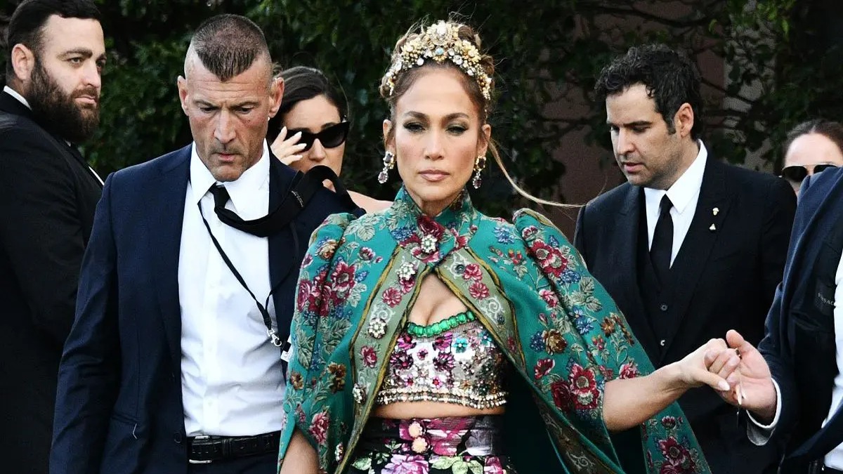 Jennifer Lopez Brilla en el Desfile de Dolce & Gabbana en Milán