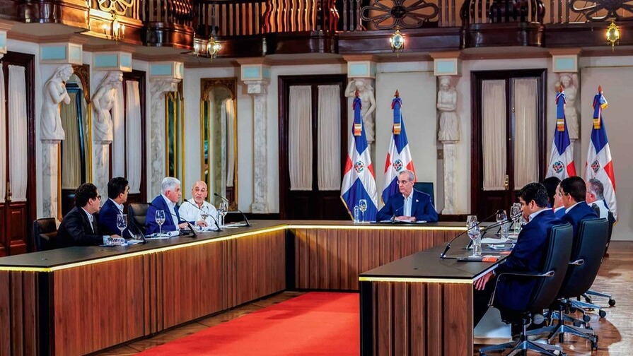 Abinader Acelera Obras: Meta del 80% Antes de 2028