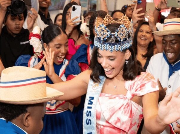 Joheirry Mola, Miss Mundo 2026, es recibida con júbilo en República Dominicana