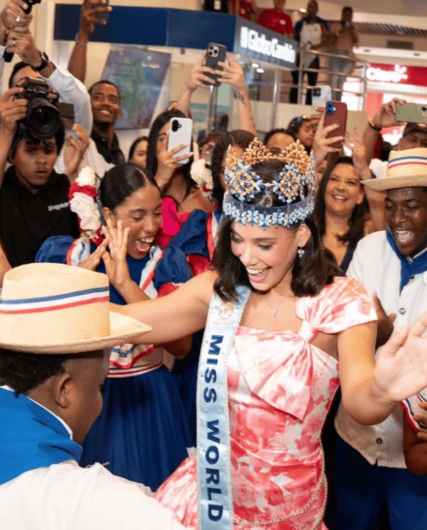 Joheirry Mola, Miss Mundo 2026, es recibida con júbilo en República Dominicana