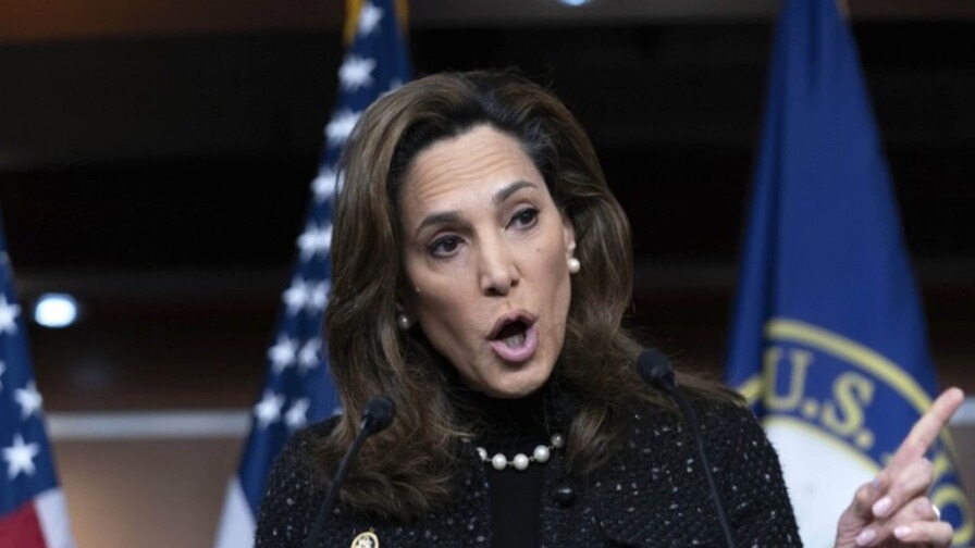 María Elvira Salazar Critica a Trump por Estrategias Migratorias