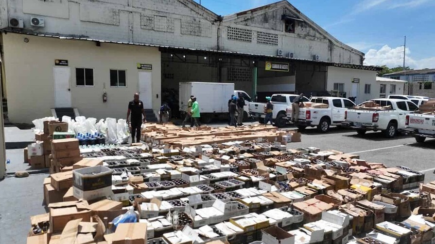 Desmantelan Fábrica Clandestina de Alcohol Adulterado en San Cristóbal
