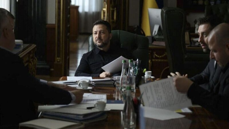Zelenski Inicia Cruciales Negociaciones de Paz en Kiev