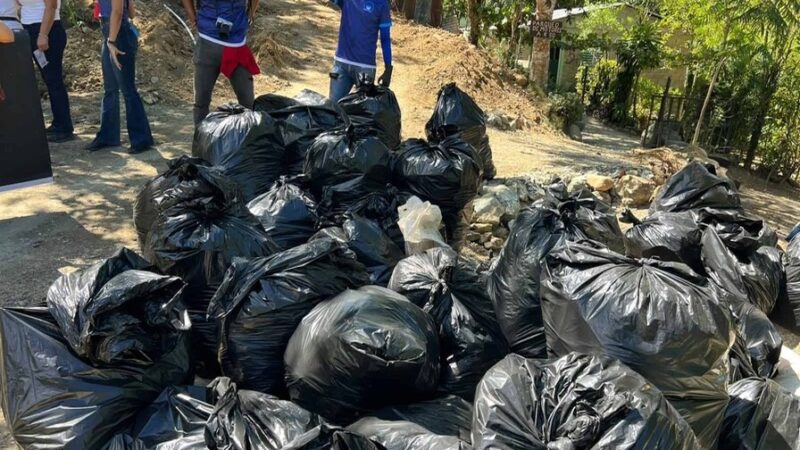 Exitosa Limpieza Retira 7,550 Libras de Residuos del Río Camú