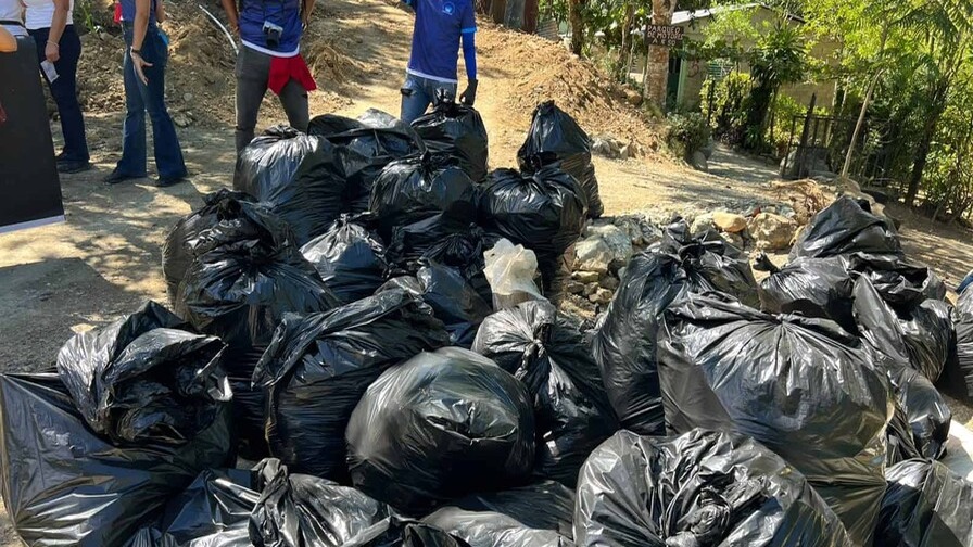 Exitosa Limpieza Retira 7,550 Libras de Residuos del Río Camú