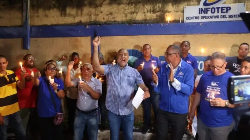 La ADP Enciende Velas en Protesta por Escuelas en Mal Estado