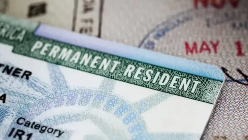 Nueva Política de Residencia en EE.UU. Endurece Requisitos para Inmigrantes