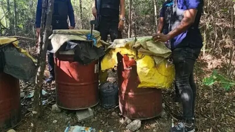 Desmantelan Laboratorio de Bebidas Adulteradas en Azua: Más de 10 Mil Litros Incautados