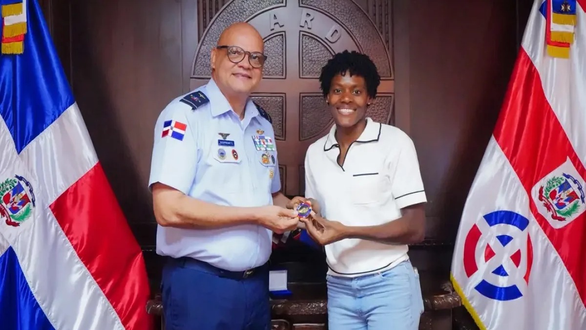 Marileidy Paulino Recibe Reconocimiento de la Fuerza Aérea tras Temporada Invicta