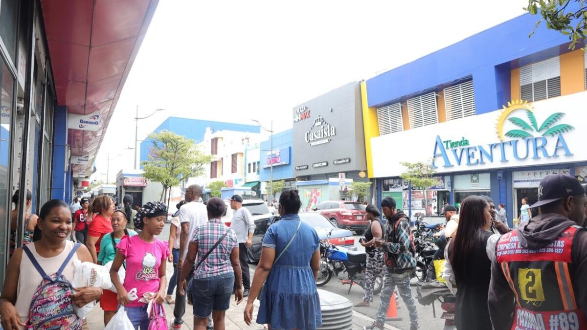 Comerciantes Dominicanos en la Duarte: Estrategias para Sobrevivir ante la Competencia China