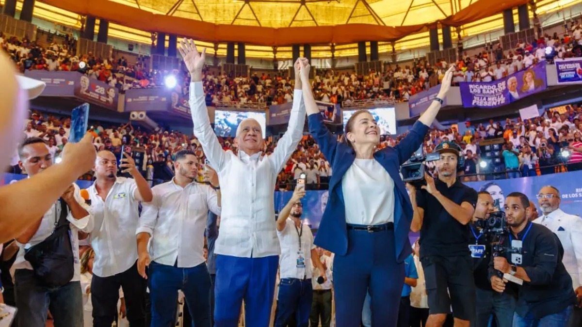 Ricardo de los Santos Lidera Campaña de Carolina Mejía con Llamado a la Unidad