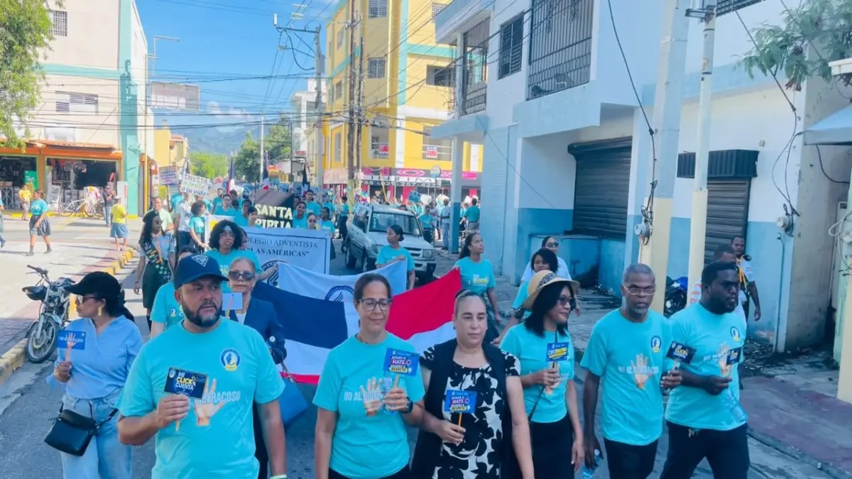 Marcha Adventista Promueve Cultura Digital Segura en Azua