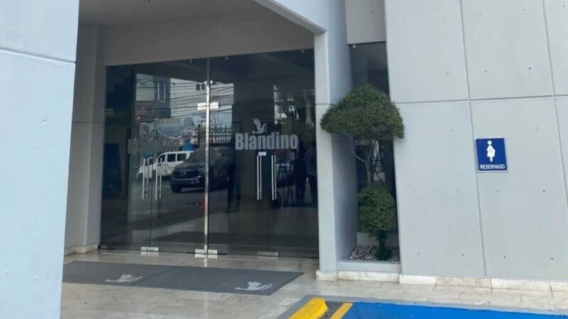 Familiares y Amigos Despiden a la Esposa de Julián Oro Duro tras Trágico Incidente