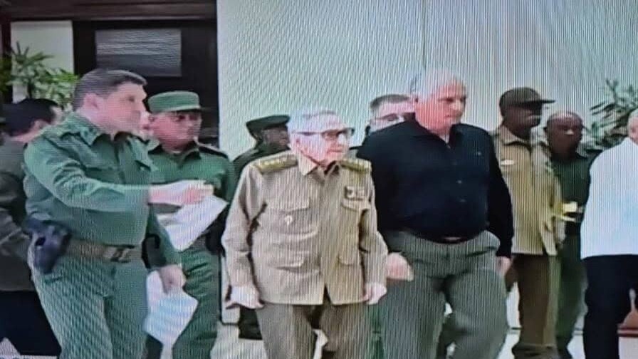 Raúl Castro Reaparece en Televisión para Honrar a Veteranos Cubanos