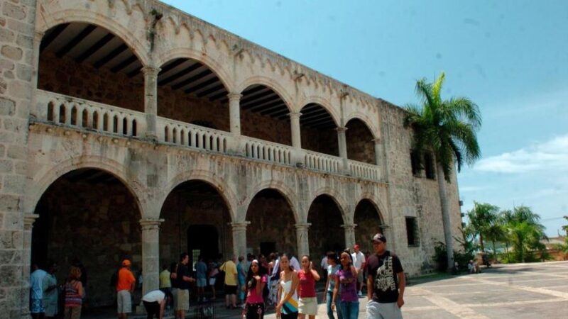 El Alcázar de Colón Reabre sus Puertas con Nueva Imagen