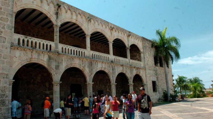 El Alcázar de Colón Reabre sus Puertas con Nueva Imagen