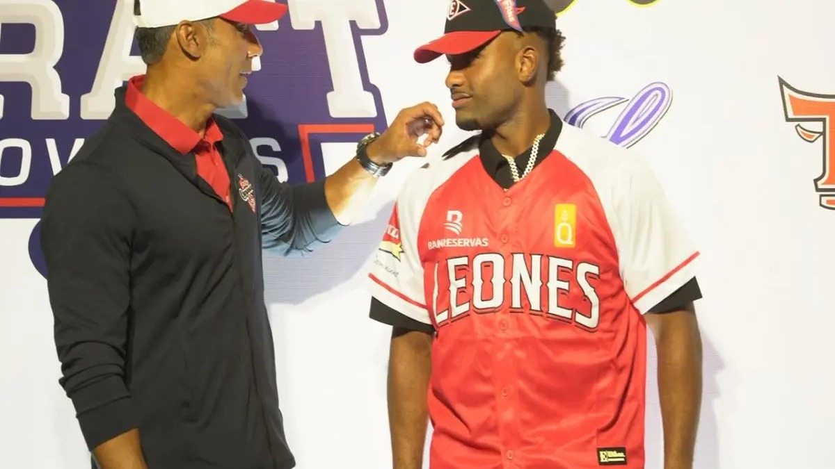 Elián Peña: Nueva Promesa del Béisbol Dominicano Elogiada por el Escogido