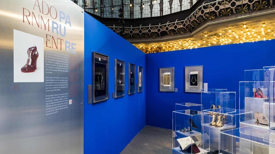 París: La Moda y la Fotografía Brillan en Nuevas Exposiciones