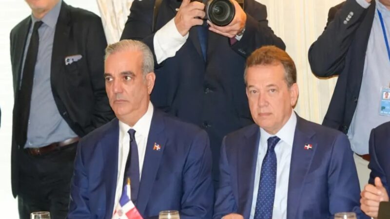 Luis Abinader Recibe Reconocimiento por Apoyo a la Comunidad Cristiana