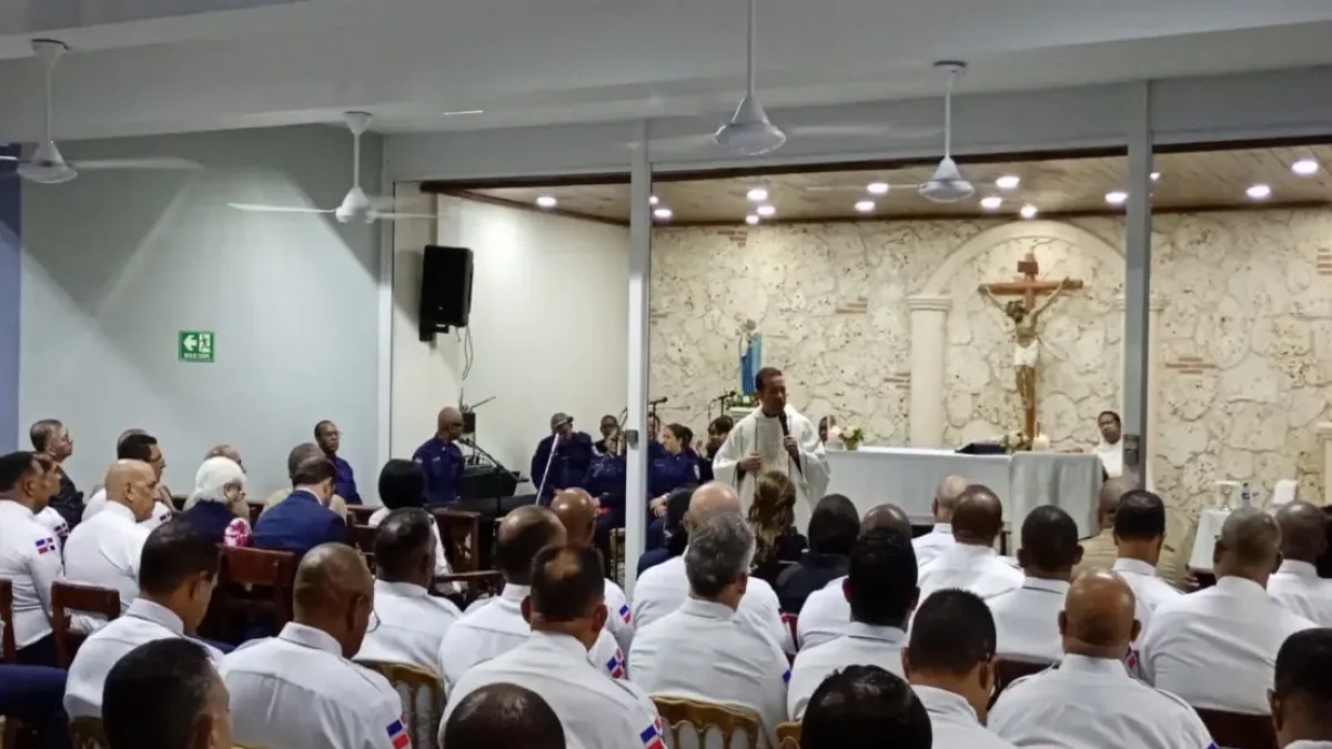 Autoridades Pausan Reunión para Participar en Jornada Nacional de Oración