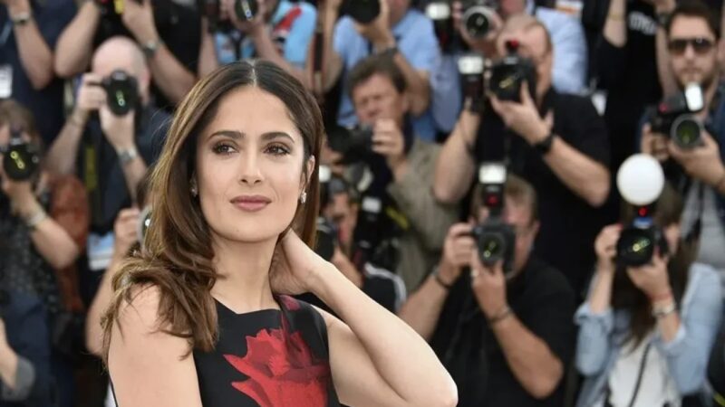 Salma Hayek: Un Ícono Latino que Celebra 60 Años de Éxito en Hollywood