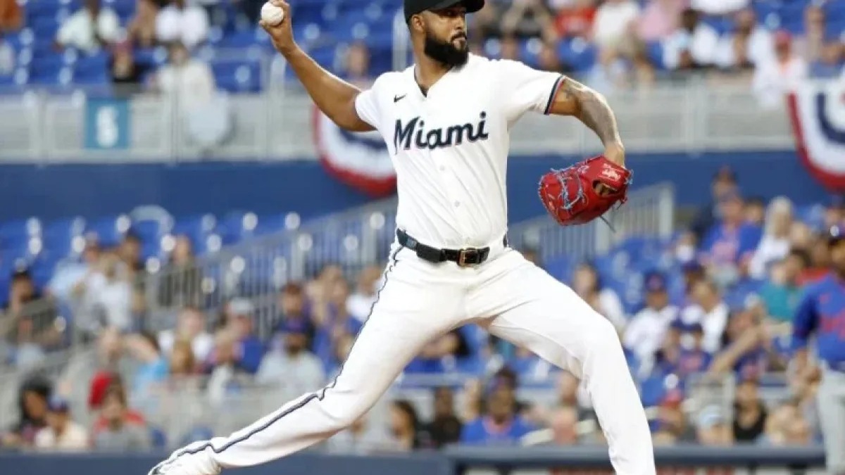 Sandy Alcántara: Un Héroe en el Montículo para los Marlins