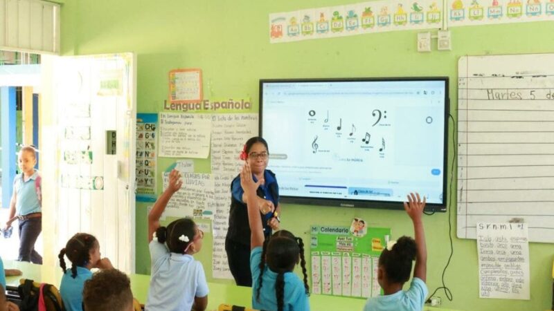 Maestros Dominicanos Pronto Recibirán Incentivos y Retroactivos por Evaluación Docente