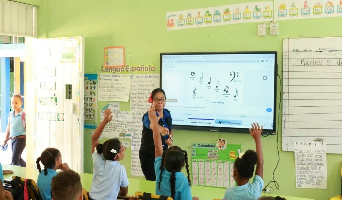 Maestros Dominicanos Pronto Recibirán Incentivos y Retroactivos por Evaluación Docente