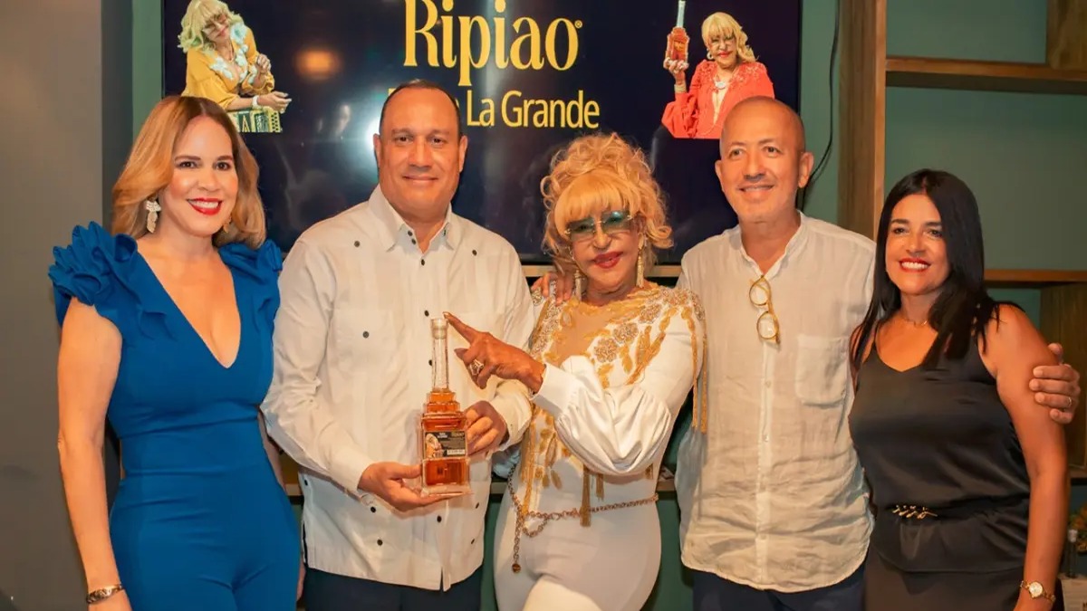 Ron Ripiao: Un Tributo a Fefita La Grande en Cada Gota
