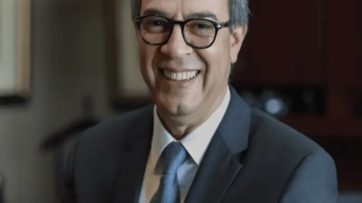 José Mármol Aboga por Reformas Educativas para Enfrentar la Era Digital