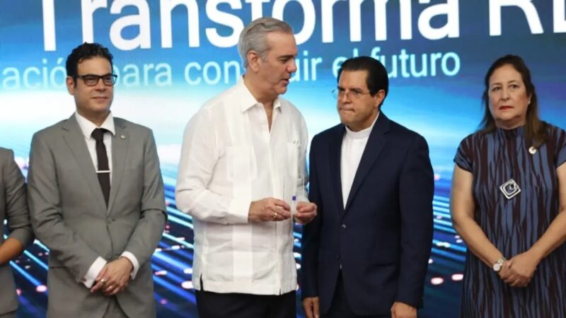 República Dominicana Inicia la Era de los Semiconductores con su Primer Microchip Universitario