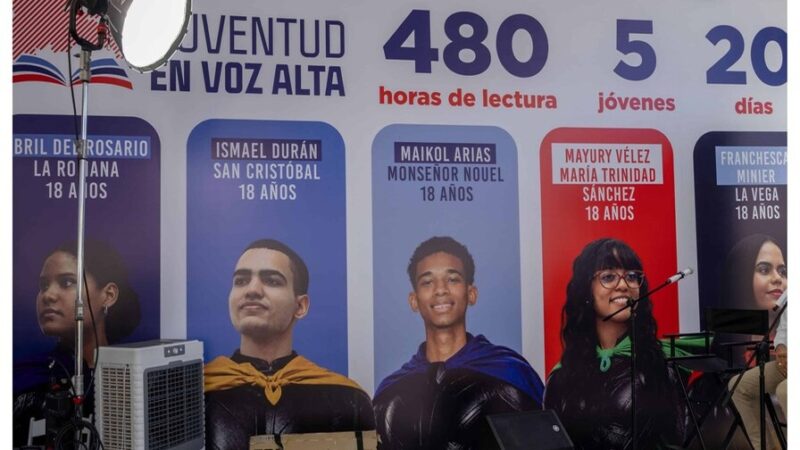 Jóvenes Dominicanos Aspiran a Recuperar Récord Guinness de Lectura