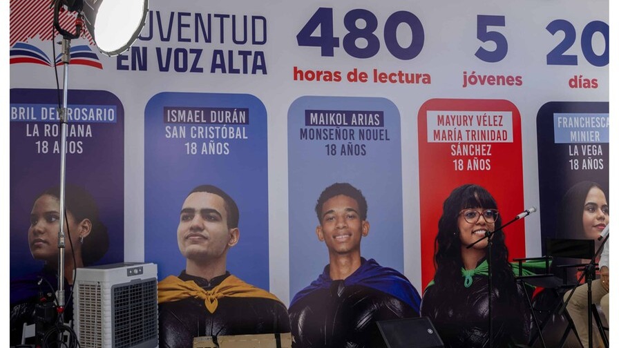 Jóvenes Dominicanos Aspiran a Recuperar Récord Guinness de Lectura