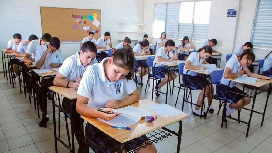 Desigualdad Socioeconómica Impacta Resultados Educativos en República Dominicana