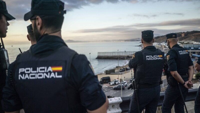 Impactante Hallazgo: Madre e Hija Vivieron Años con un Cadáver en su Hogar