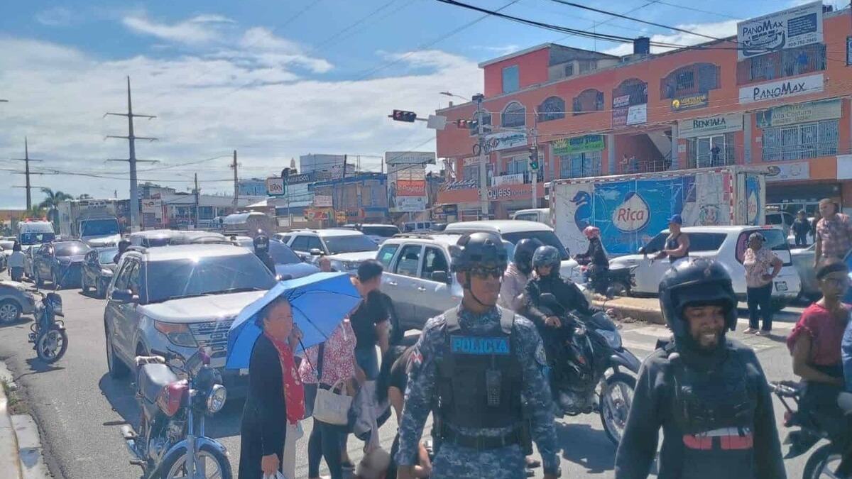 Confuso Incidente en Autopista San Isidro: Policía Involucrado en Choque y Disparos