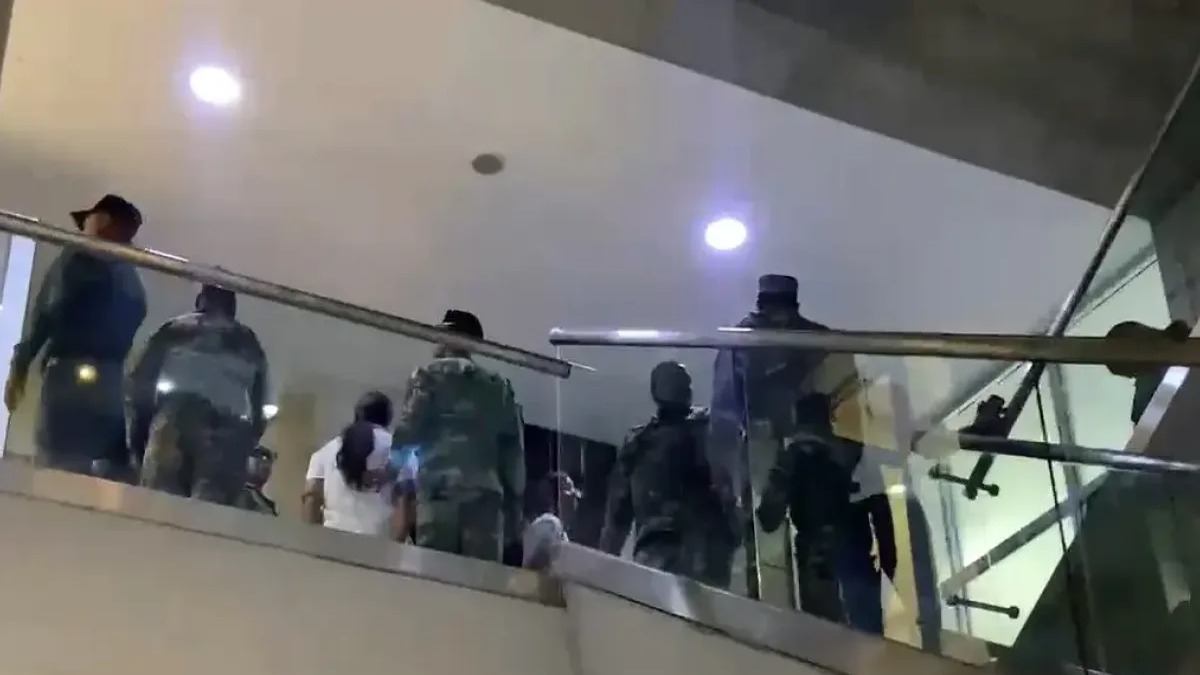 Operación SeNaSa 2.0: Traslado de Médicos Detenidos para Interrogatorios