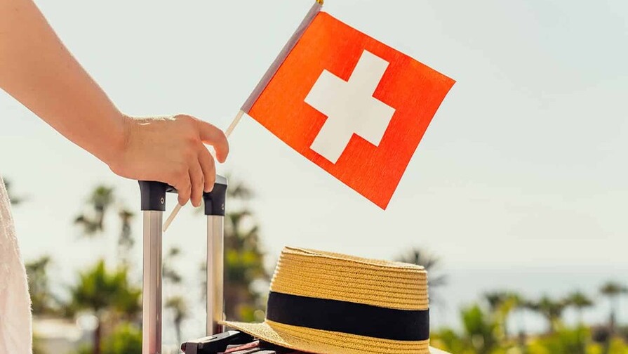 Un Viaje de Contrastes: De la Serenidad Suiza a la Realidad Dominicana