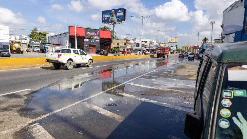 Desperdicio de Agua en Avenida Los Próceres: Un Problema Persistente