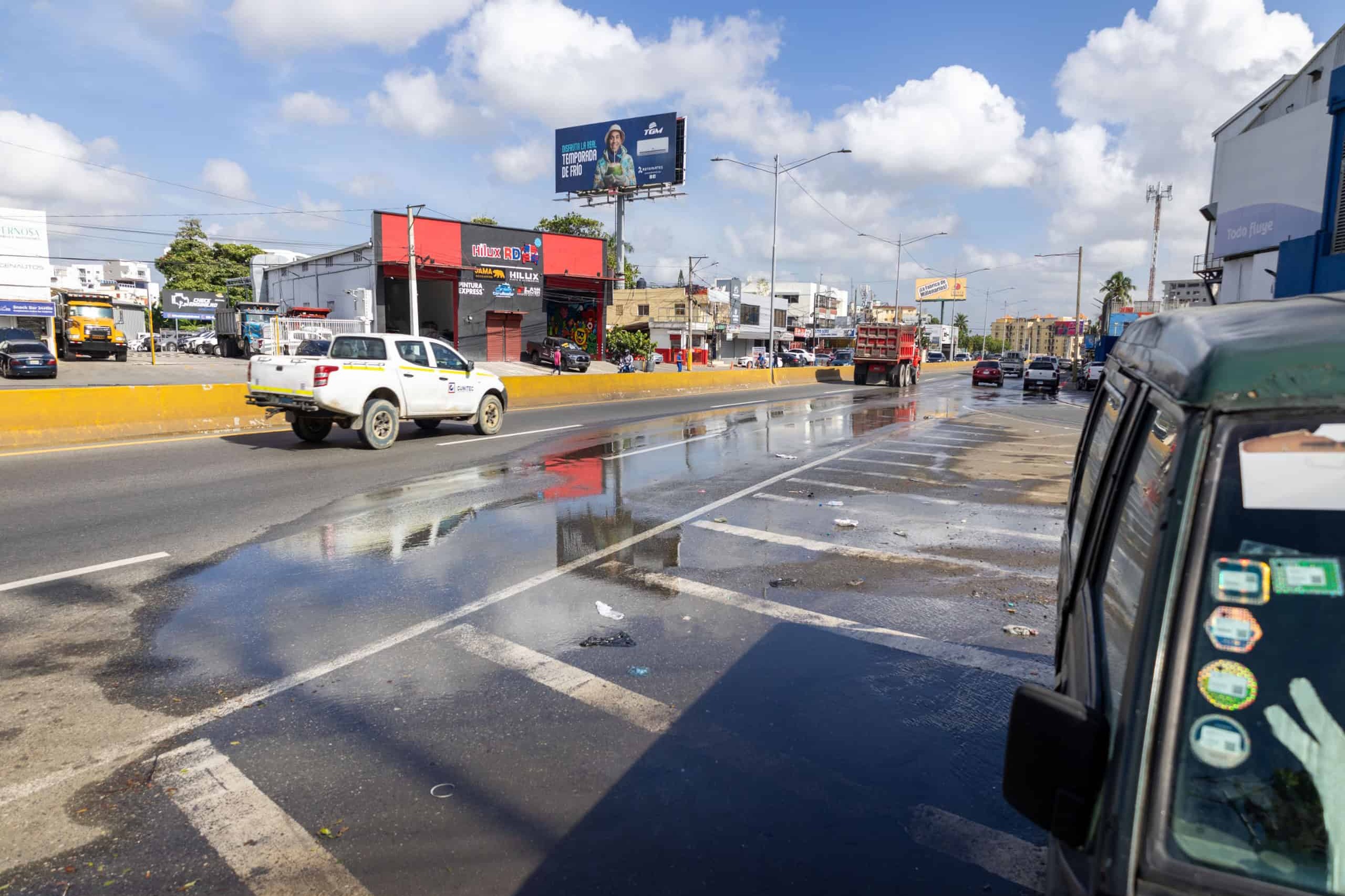 Desperdicio de Agua en Avenida Los Próceres: Un Problema Persistente
