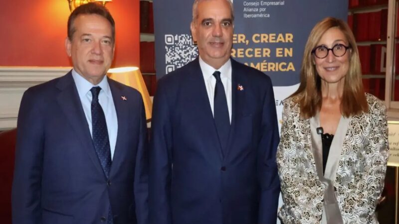 Abinader Impulsa Inversiones con Promesas de Simplificación Burocrática