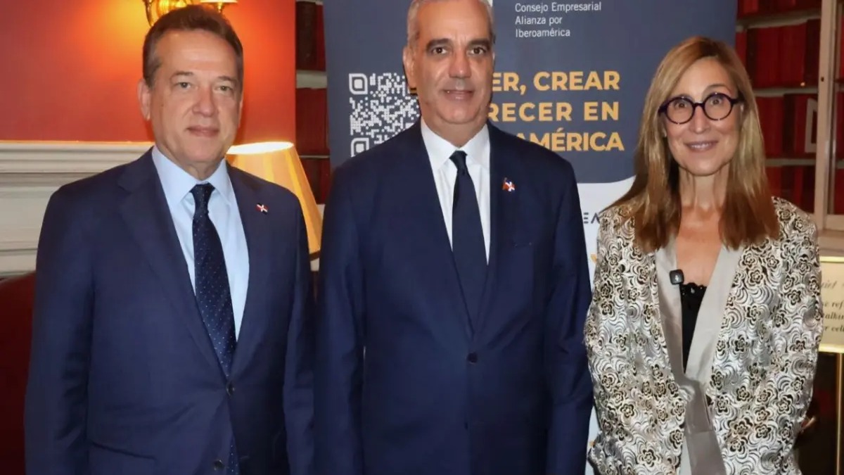 Abinader Impulsa Inversiones con Promesas de Simplificación Burocrática