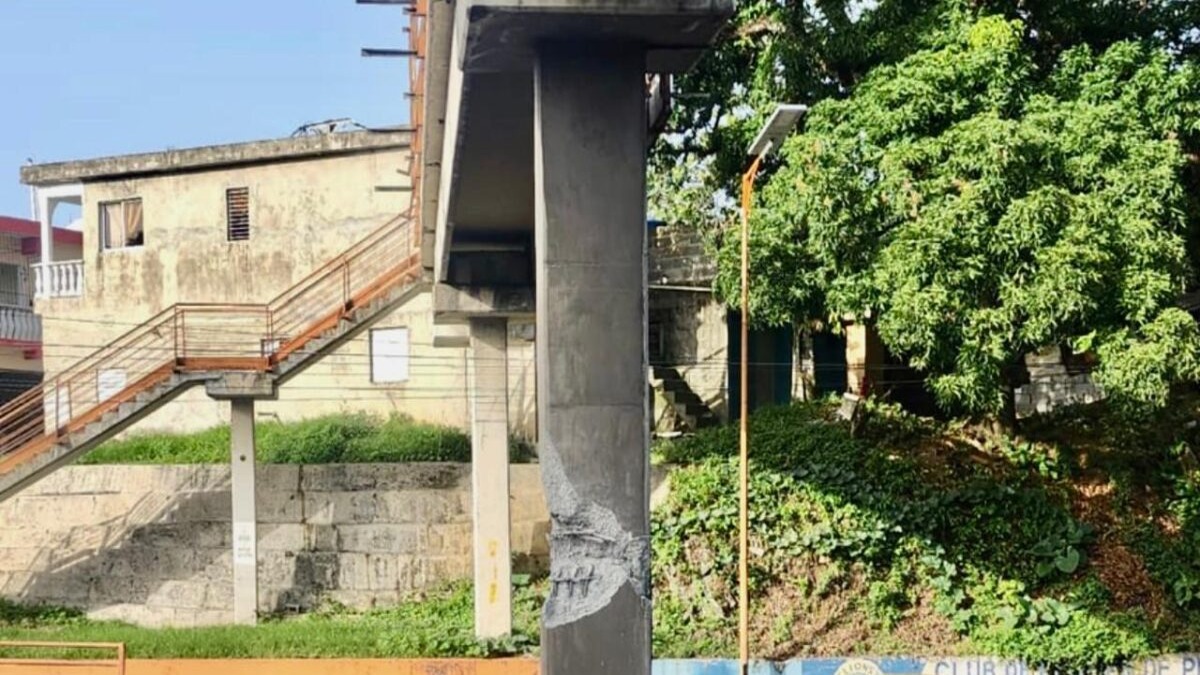 Interrupción Parcial del Tránsito en Piedra Blanca por Obras en Puente Peatonal